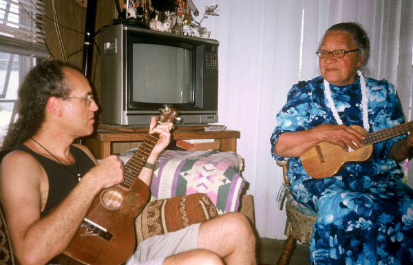 Aunty Bea and Pili playing ‘ukulele