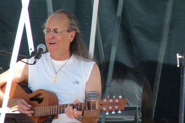 Pili warming up for Hi‘ikua