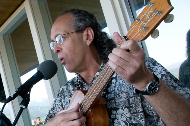 Pili singing and playing ‘ukulele